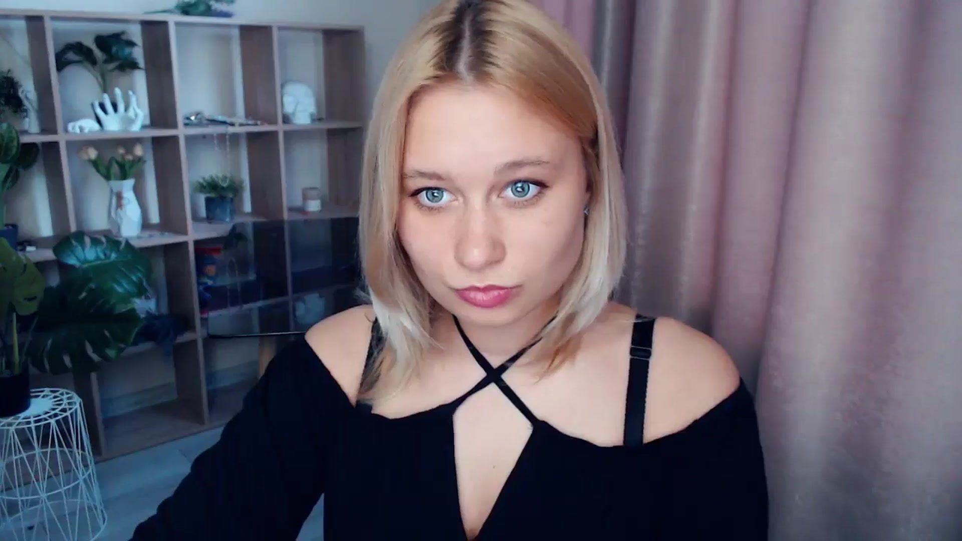 Gallery image thumbnail from Kukla_kolduna's myfreecams stream on, 05/15/2025, 16:26 image 5 of 20