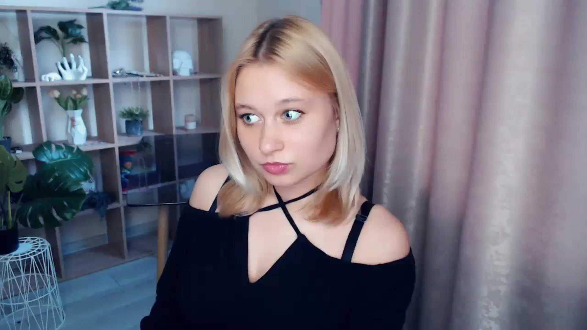 Gallery image thumbnail from Kukla_kolduna's myfreecams stream on, 05/15/2025, 16:26 image 14 of 20