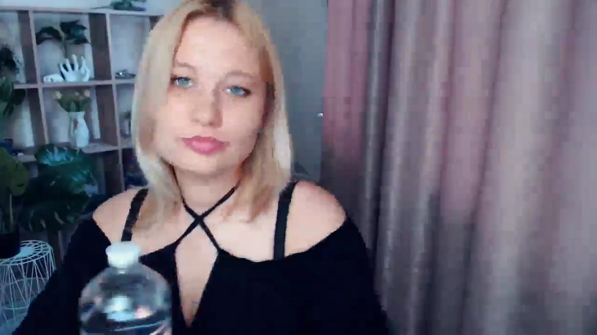 Gallery image thumbnail from Kukla_kolduna's myfreecams stream on, 05/15/2025, 16:26 image 3 of 20