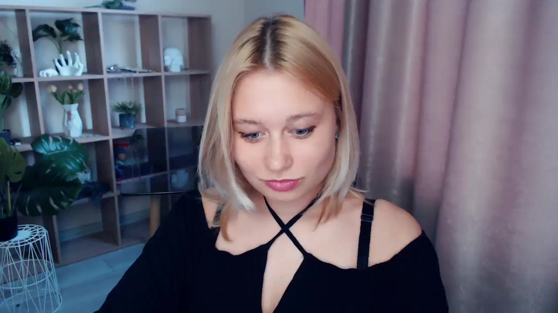 Gallery image thumbnail from Kukla_kolduna's myfreecams stream on, 05/15/2025, 16:26 image 13 of 20