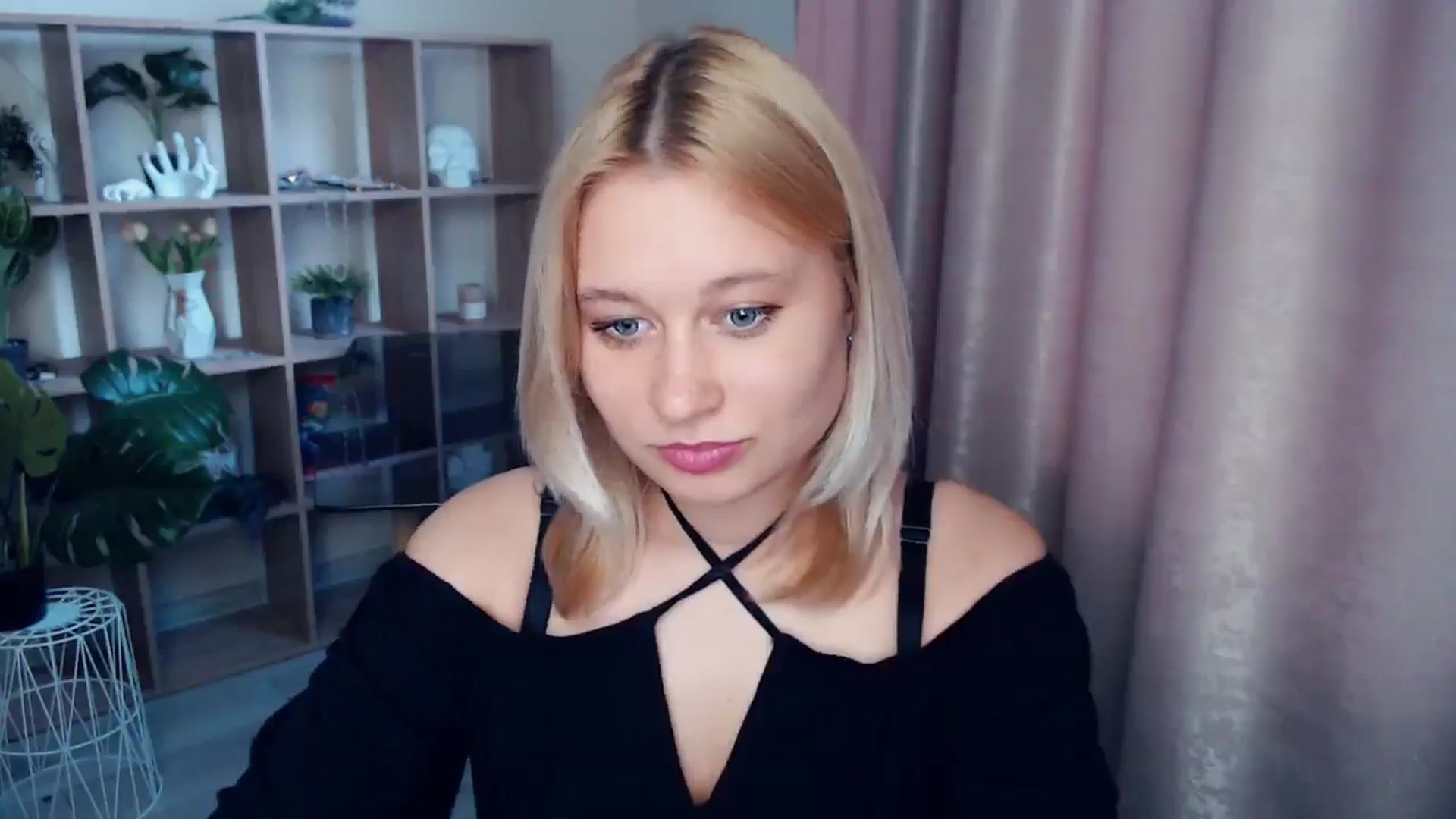 Gallery image thumbnail from Kukla_kolduna's myfreecams stream on, 05/15/2025, 16:26 image 15 of 20