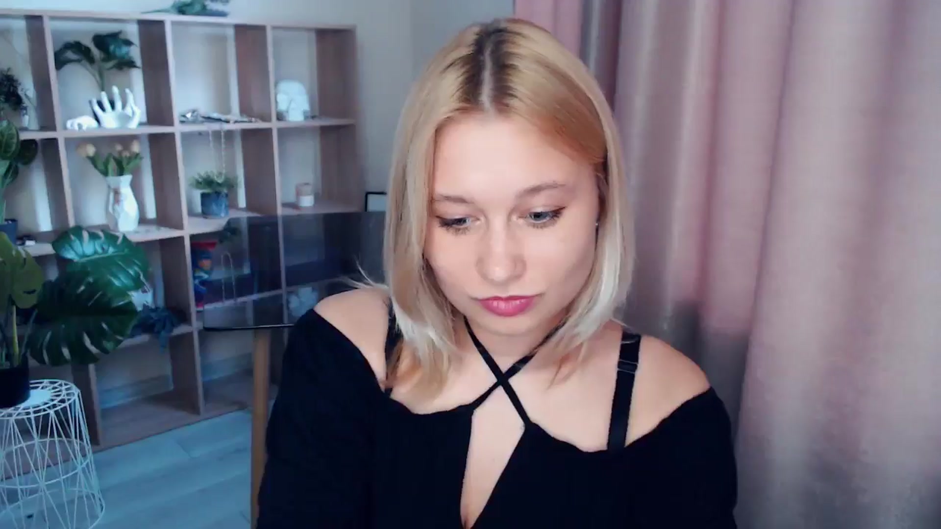 Gallery image thumbnail from Kukla_kolduna's myfreecams stream on, 05/15/2025, 16:26 image 10 of 20