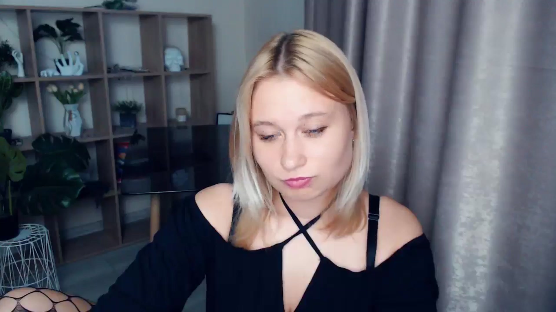 Gallery image thumbnail from Kukla_kolduna's myfreecams stream on, 05/15/2025, 18:04 image 16 of 20
