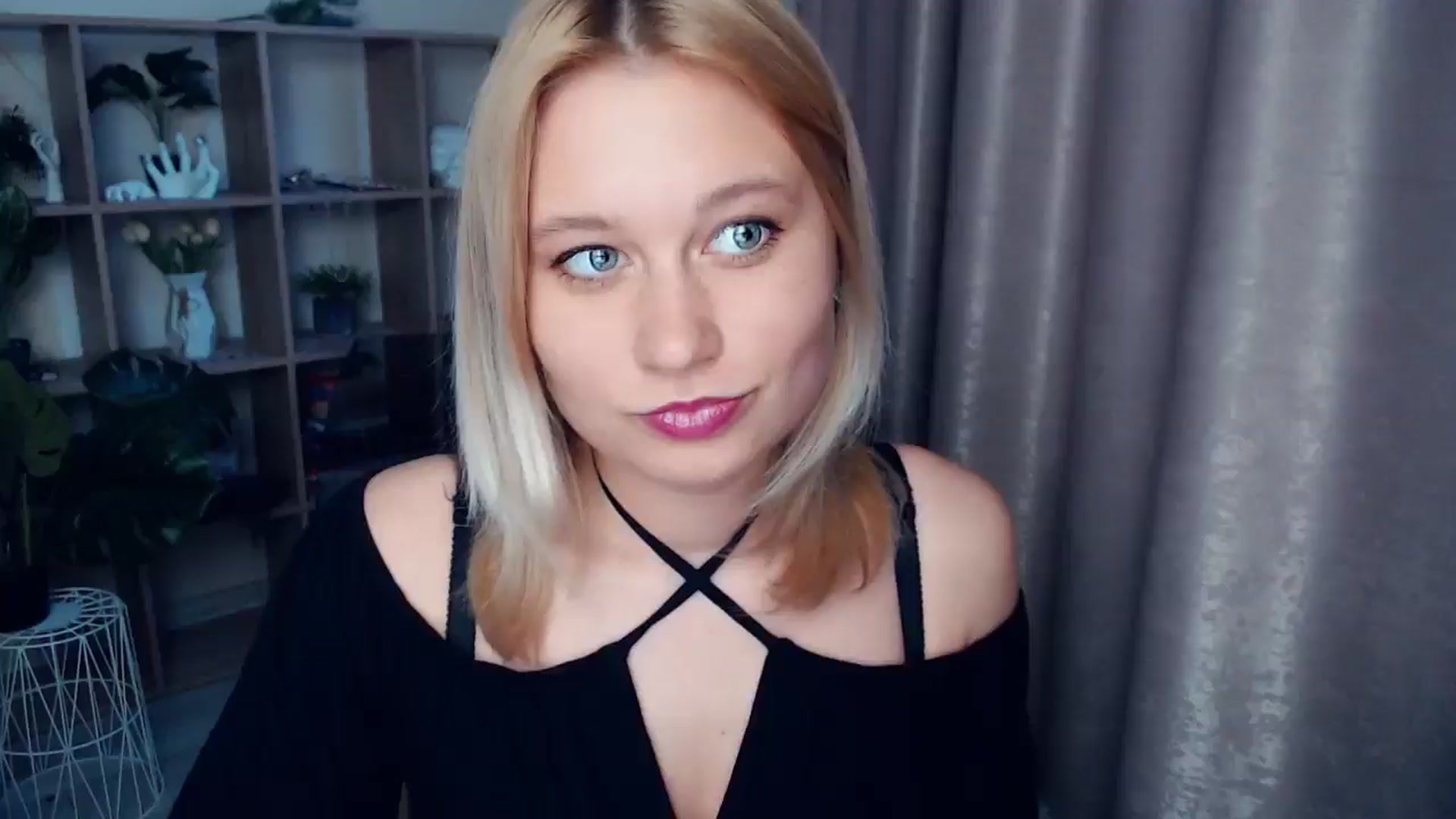 Gallery image thumbnail from Kukla_kolduna's myfreecams stream on, 05/15/2025, 18:04 image 7 of 20