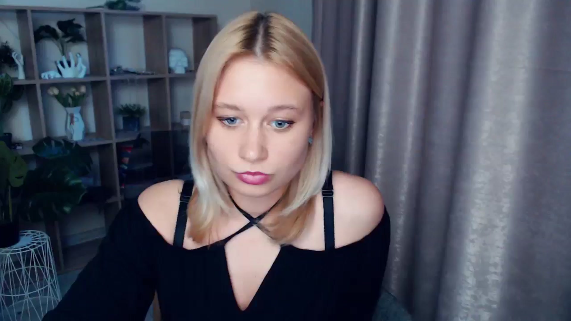 Gallery image thumbnail from Kukla_kolduna's myfreecams stream on, 05/15/2025, 18:04 image 11 of 20