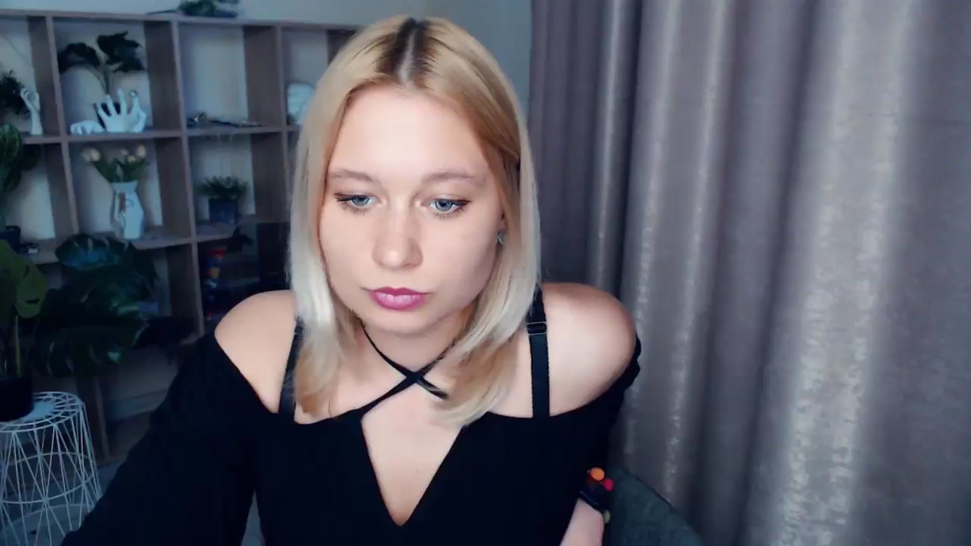 Gallery image thumbnail from Kukla_kolduna's myfreecams stream on, 05/15/2025, 18:04 image 9 of 20