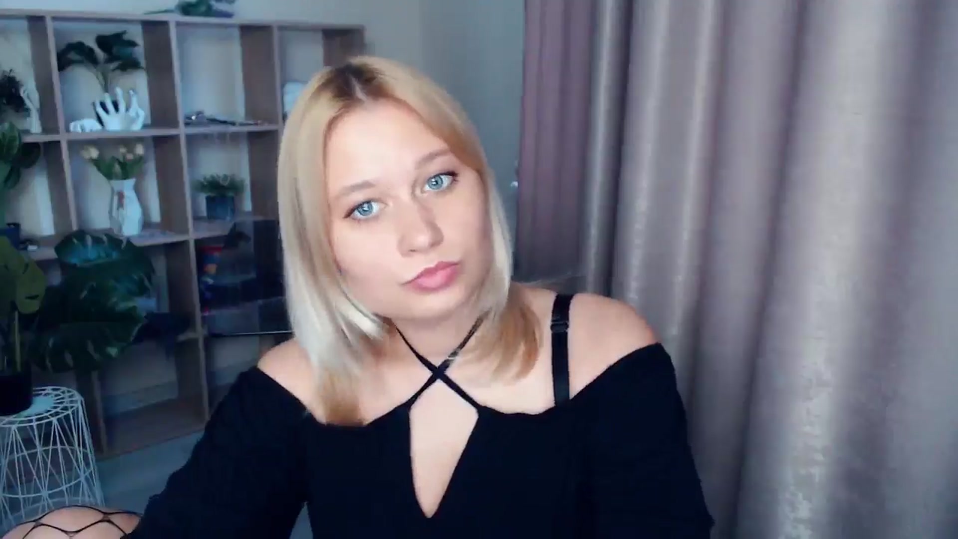 Gallery image thumbnail from Kukla_kolduna's myfreecams stream on, 05/15/2025, 18:04 image 2 of 20