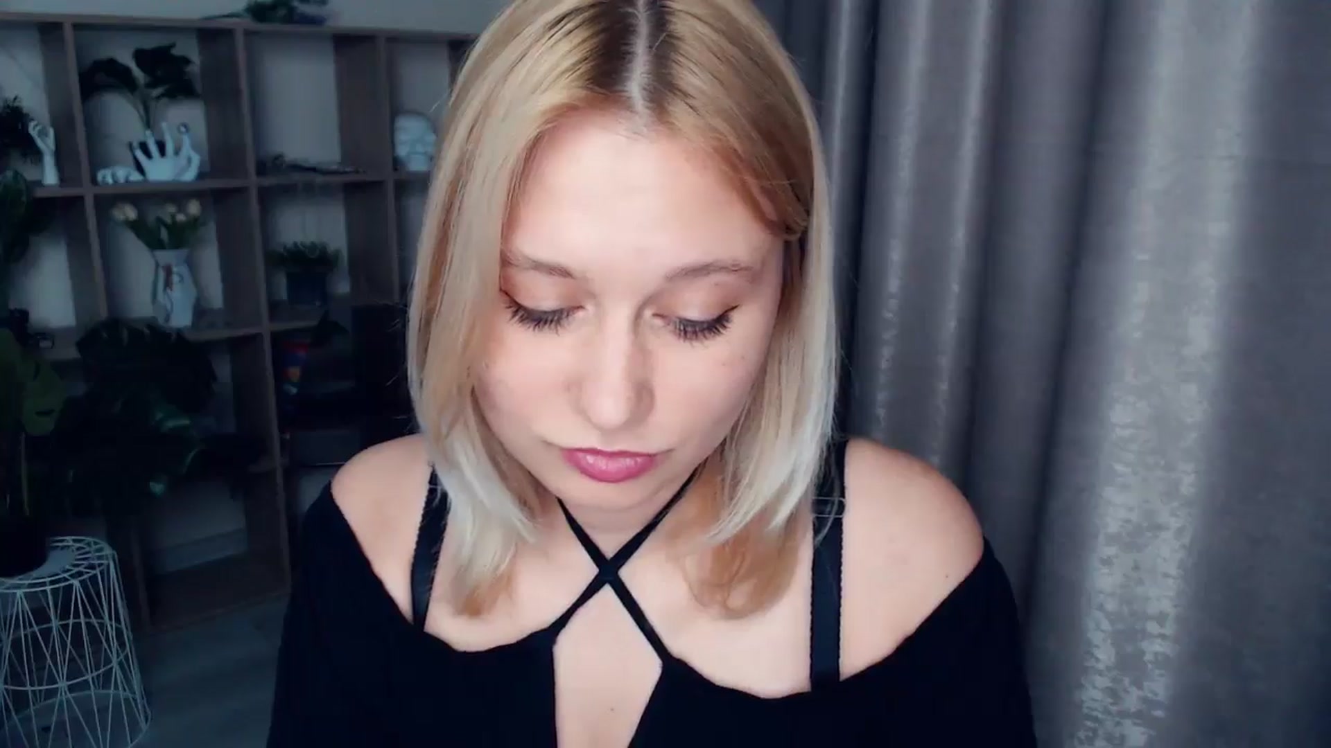 Gallery image thumbnail from Kukla_kolduna's myfreecams stream on, 05/15/2025, 18:04 image 19 of 20