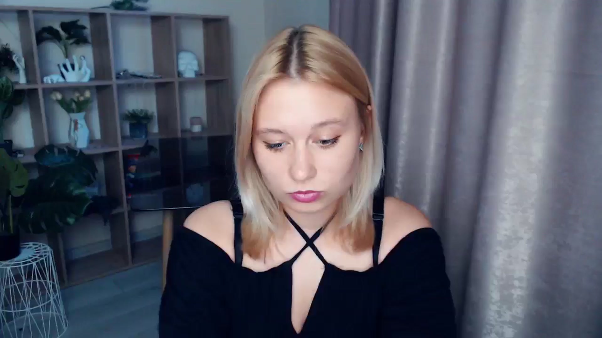 Gallery image thumbnail from Kukla_kolduna's myfreecams stream on, 05/15/2025, 18:04 image 10 of 20