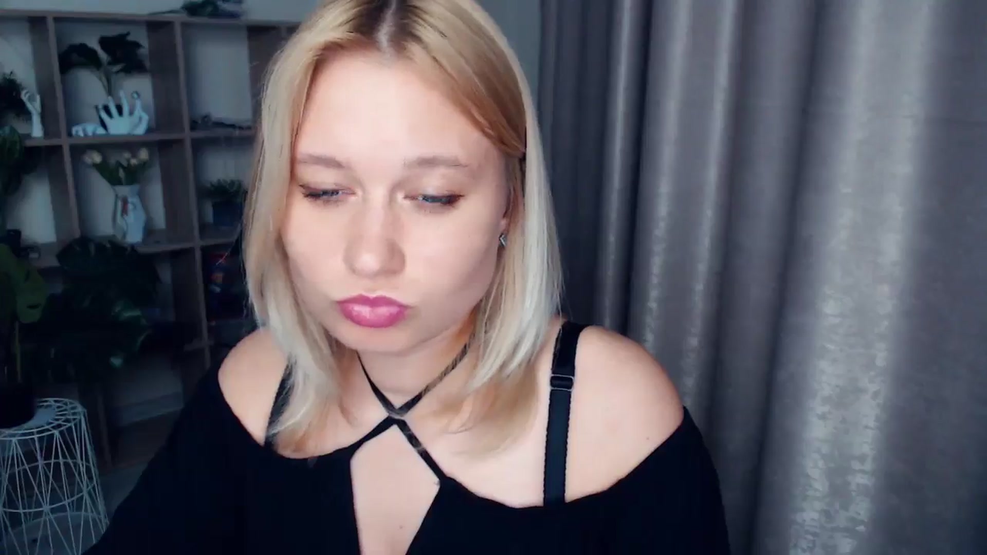 Gallery image thumbnail from Kukla_kolduna's myfreecams stream on, 05/15/2025, 18:04 image 15 of 20