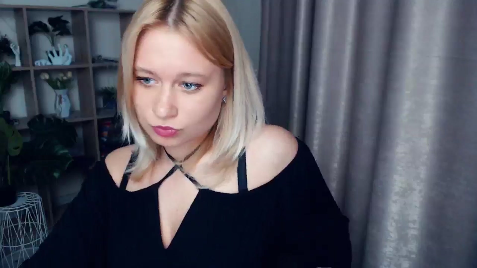 Gallery image thumbnail from Kukla_kolduna's myfreecams stream on, 05/15/2025, 18:04 image 17 of 20