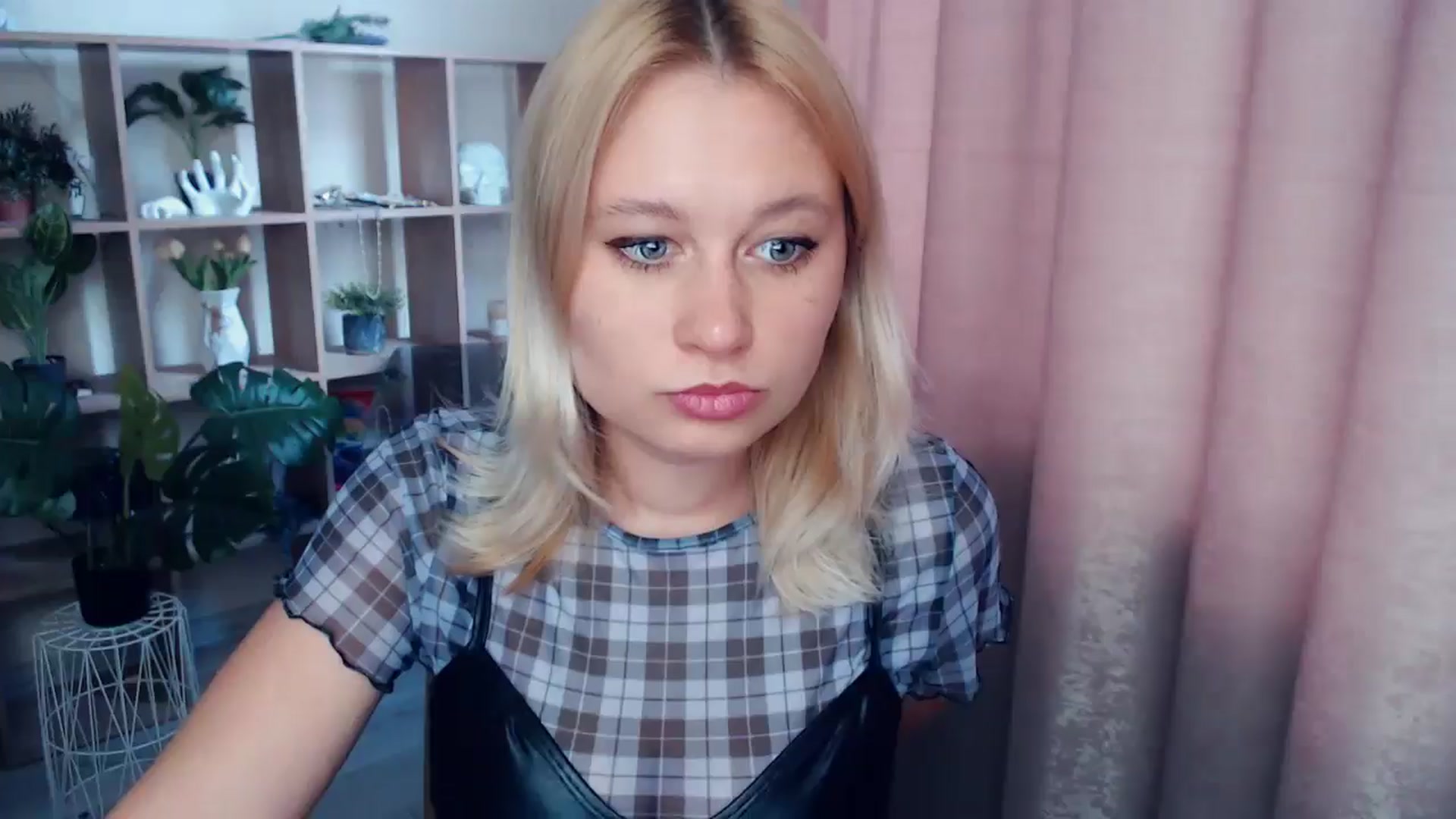 Gallery image thumbnail from Kukla_kolduna's myfreecams stream on, 05/16/2025, 16:15 image 1 of 20