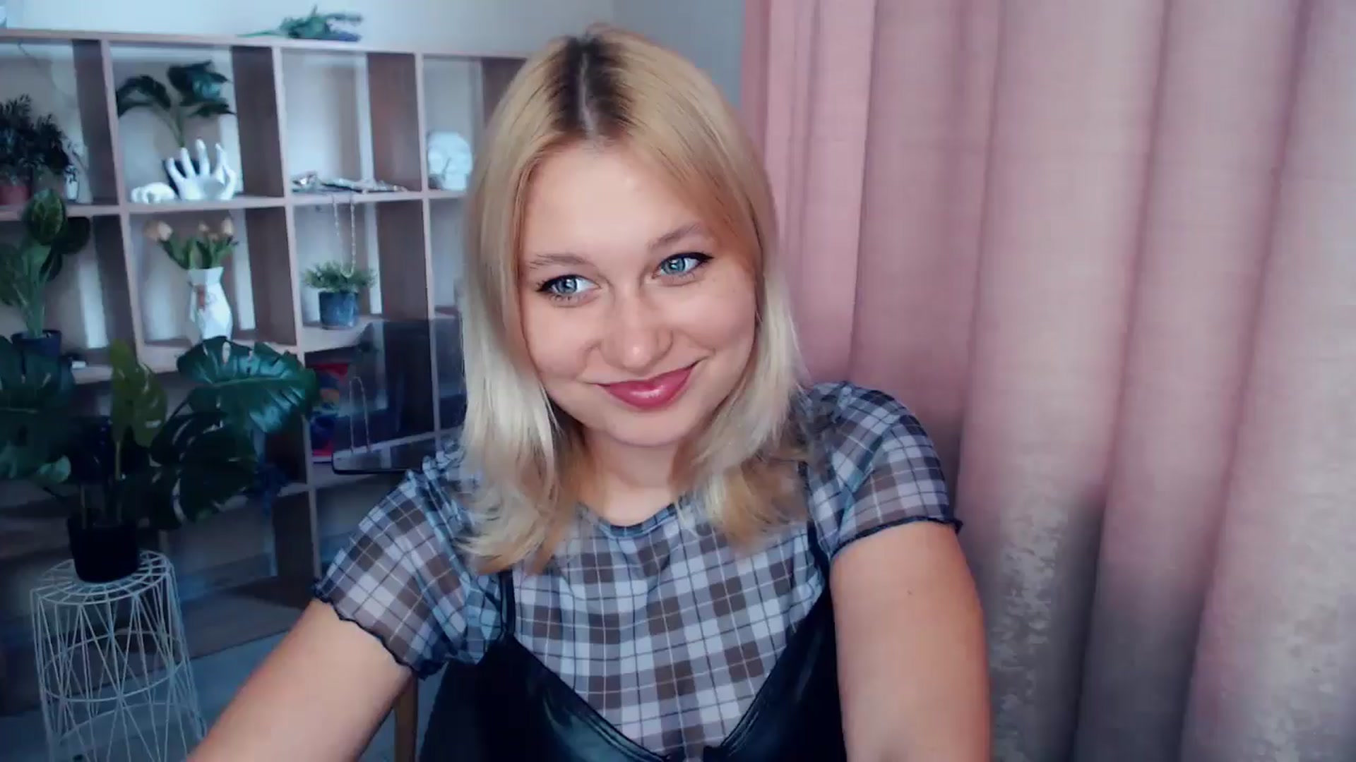 Gallery image thumbnail from Kukla_kolduna's myfreecams stream on, 05/16/2025, 16:15 image 3 of 20