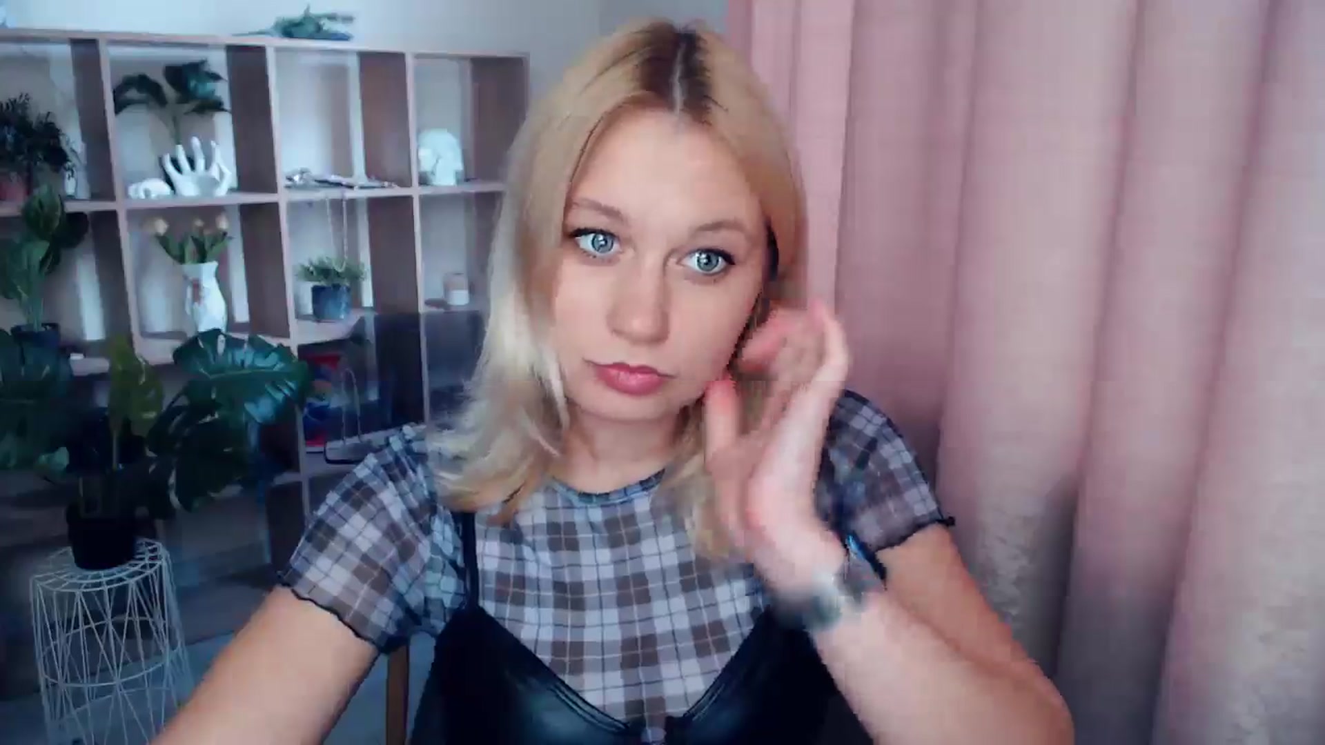 Gallery image thumbnail from Kukla_kolduna's myfreecams stream on, 05/16/2025, 16:15 image 2 of 20