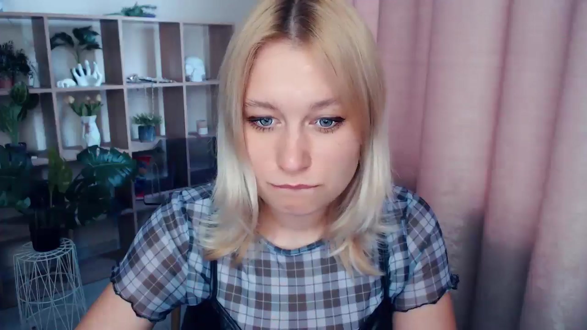 Gallery image thumbnail from Kukla_kolduna's myfreecams stream on, 05/16/2025, 16:15 image 4 of 20