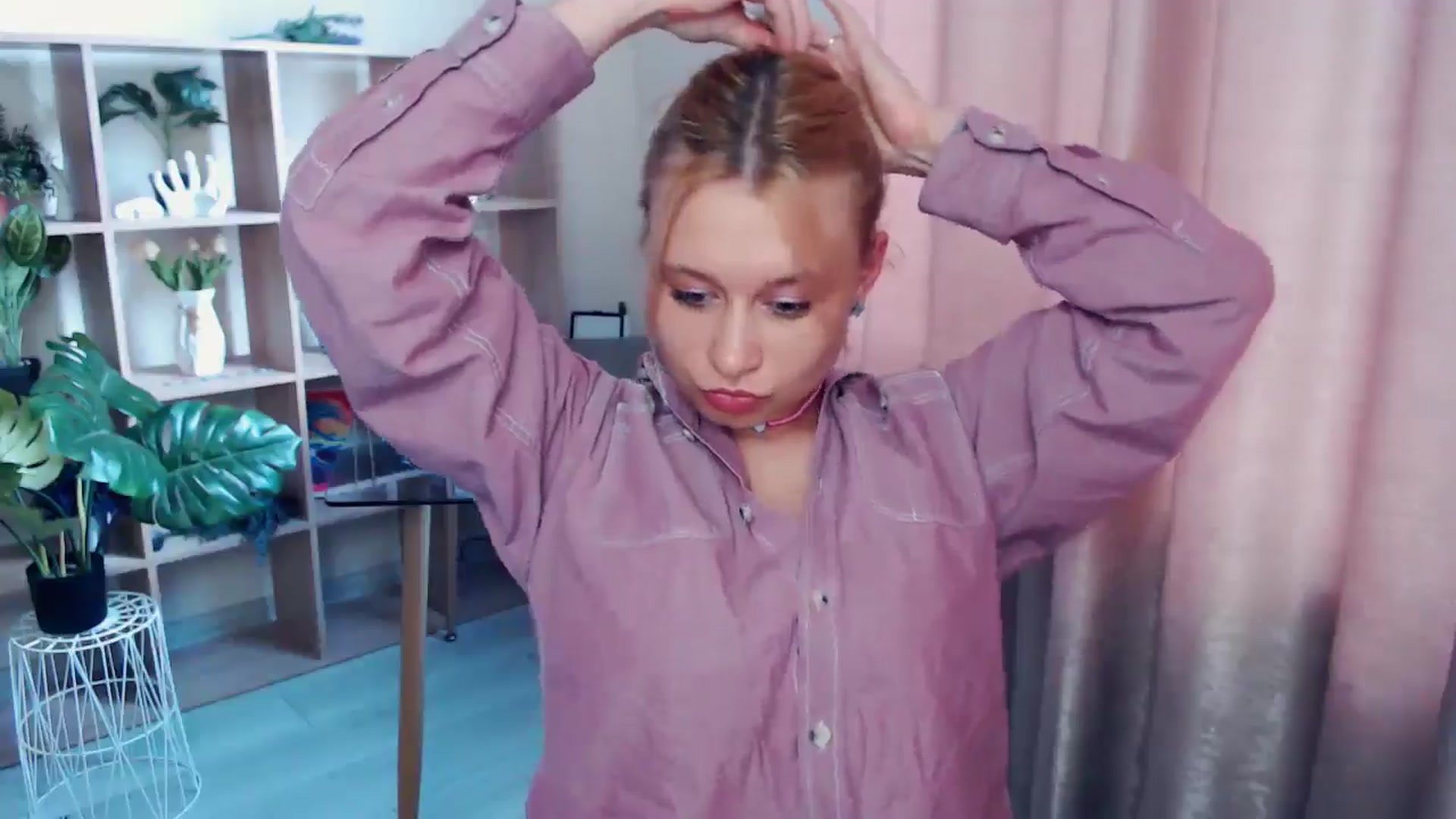 Gallery image thumbnail from Kukla_kolduna's myfreecams stream on, 05/17/2025, 15:15 image 15 of 20