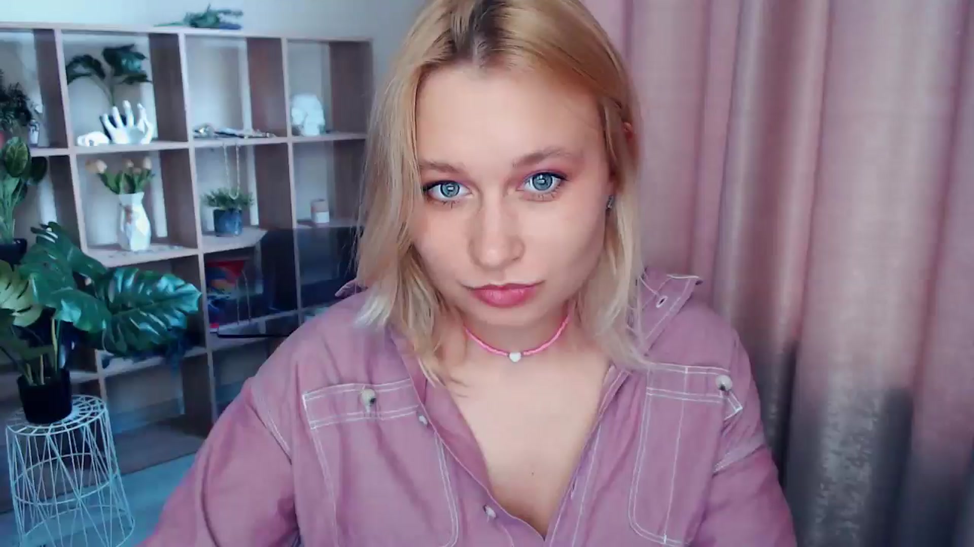 Gallery image thumbnail from Kukla_kolduna's myfreecams stream on, 05/17/2025, 15:15 image 12 of 20