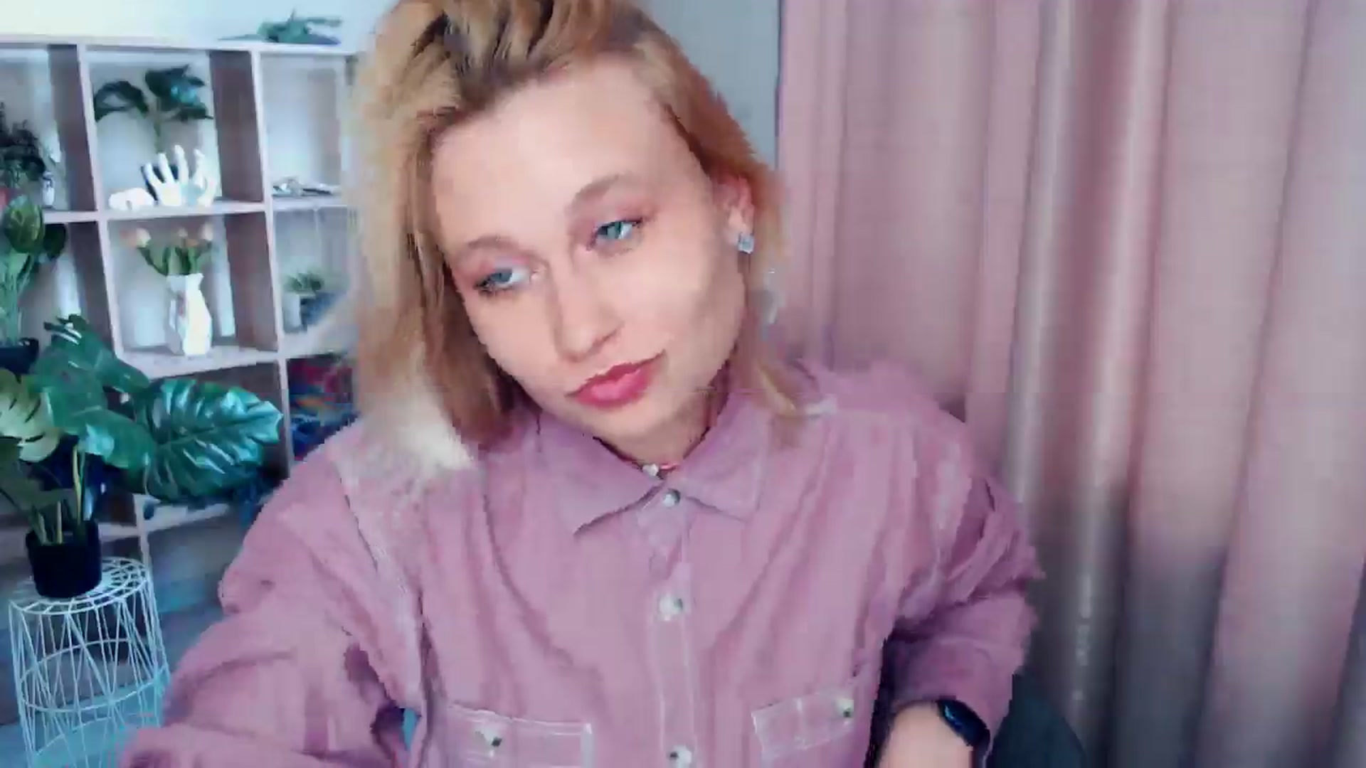 Gallery image thumbnail from Kukla_kolduna's myfreecams stream on, 05/17/2025, 15:15 image 3 of 20