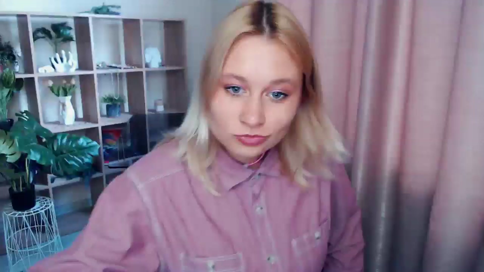 Gallery image thumbnail from Kukla_kolduna's myfreecams stream on, 05/17/2025, 15:15 image 7 of 20