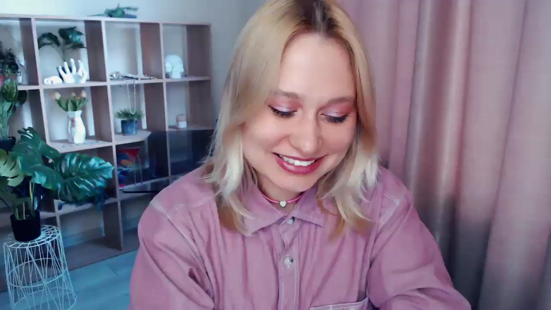 Gallery image thumbnail from Kukla_kolduna's myfreecams stream on, 05/17/2025, 15:15 image 1 of 20