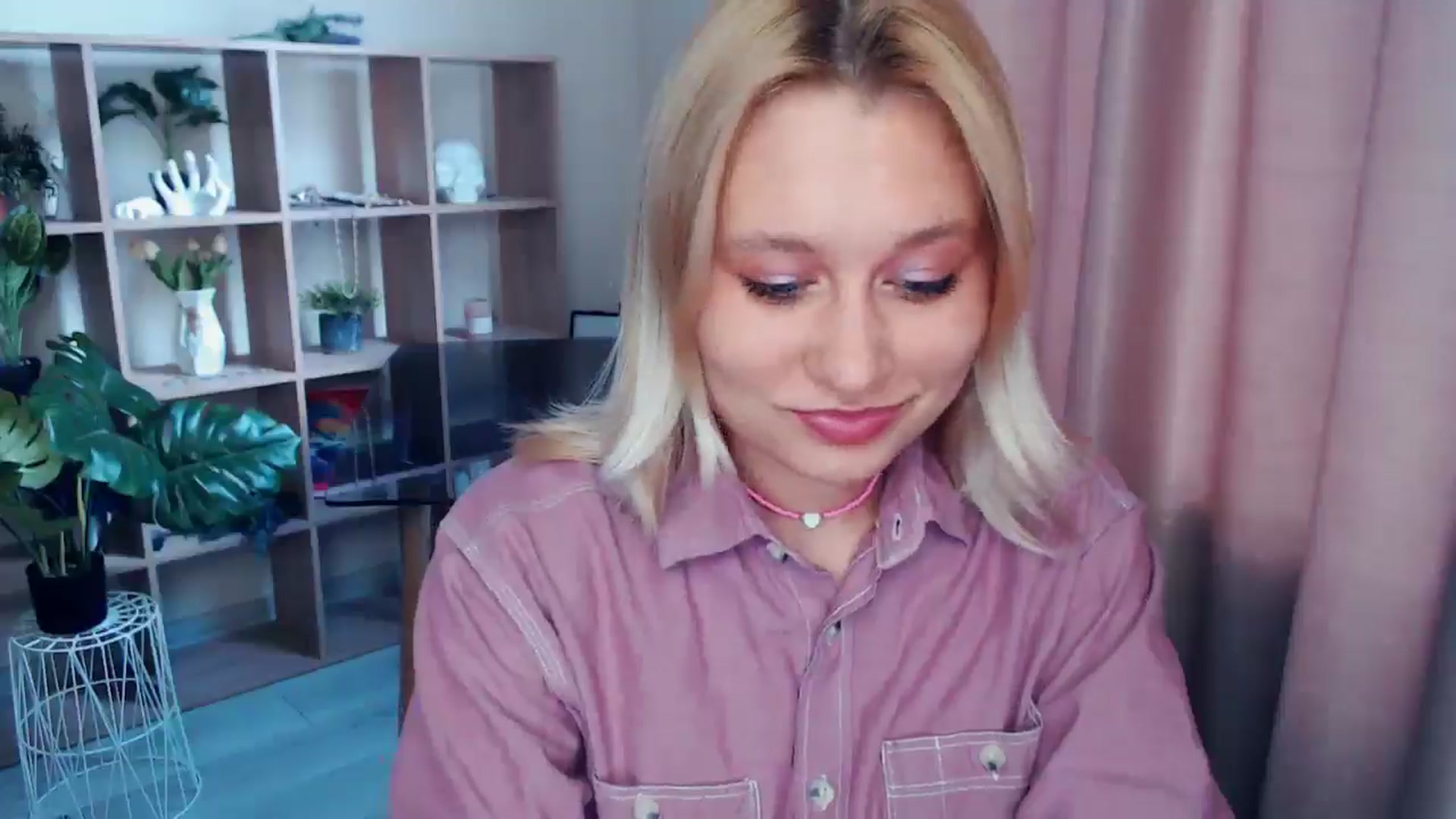 Gallery image thumbnail from Kukla_kolduna's myfreecams stream on, 05/17/2025, 15:15 image 9 of 20