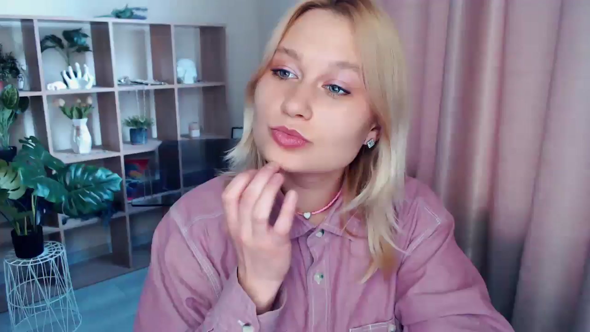 Gallery image thumbnail from Kukla_kolduna's myfreecams stream on, 05/17/2025, 15:15 image 2 of 20