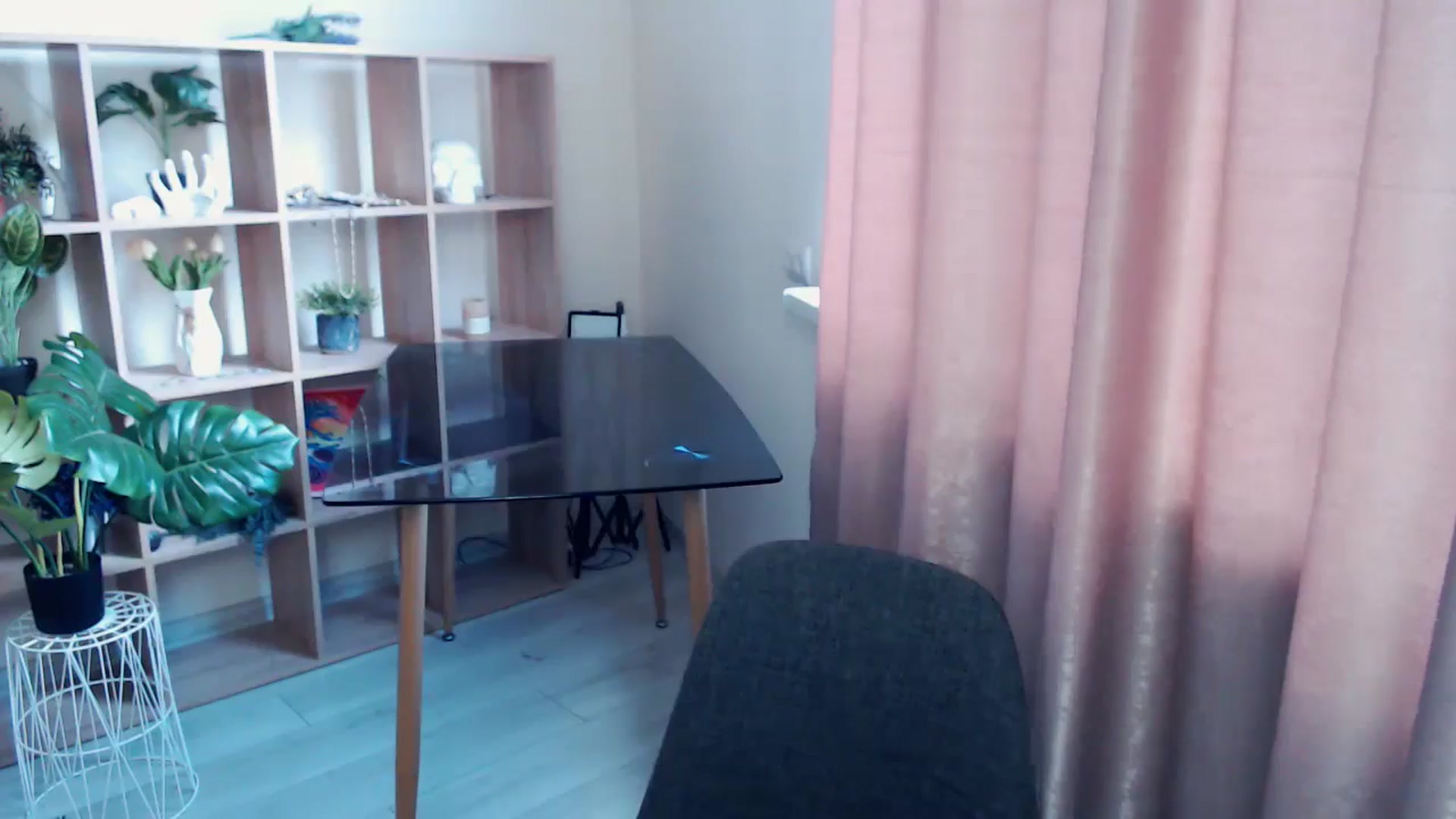 Gallery image thumbnail from Kukla_kolduna's myfreecams stream on, 05/17/2025, 15:15 image 19 of 20