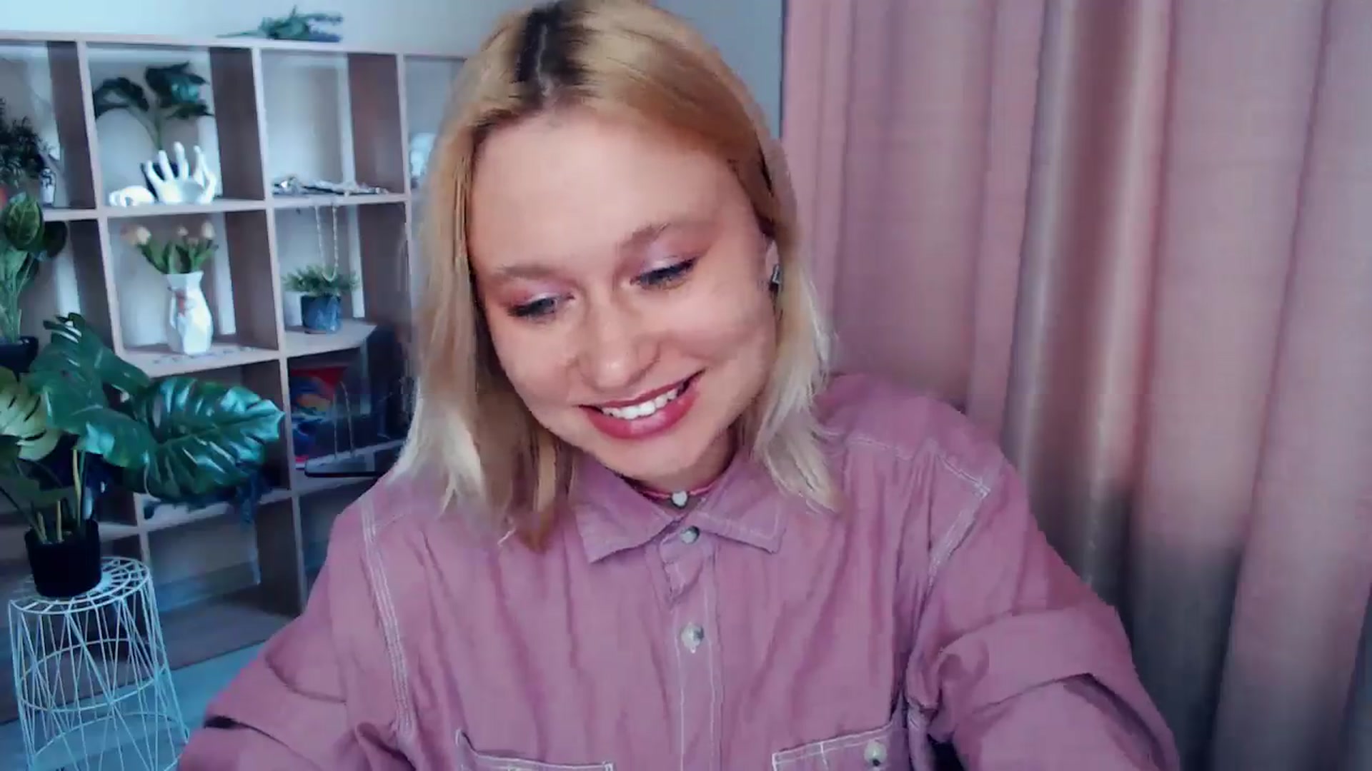 Gallery image thumbnail from Kukla_kolduna's myfreecams stream on, 05/17/2025, 15:15 image 6 of 20