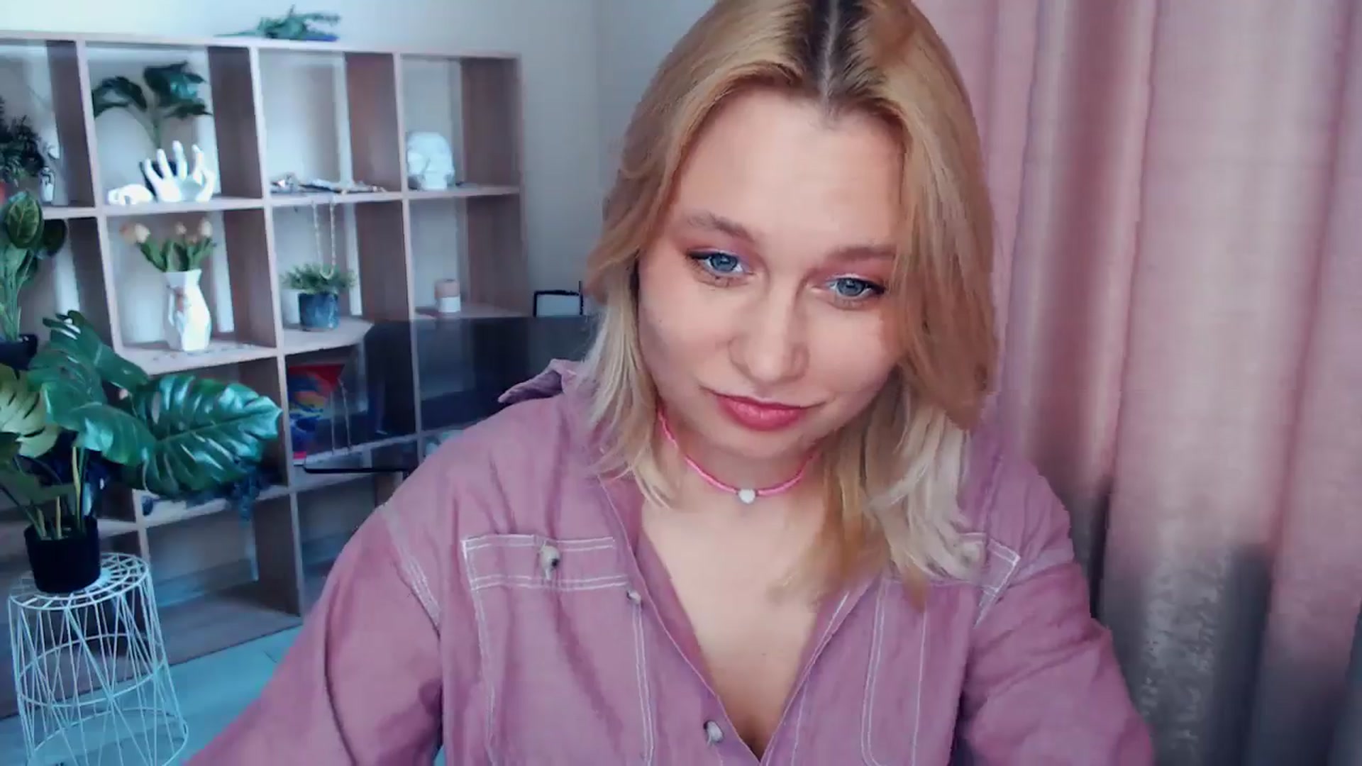 Gallery image thumbnail from Kukla_kolduna's myfreecams stream on, 05/17/2025, 15:15 image 14 of 20