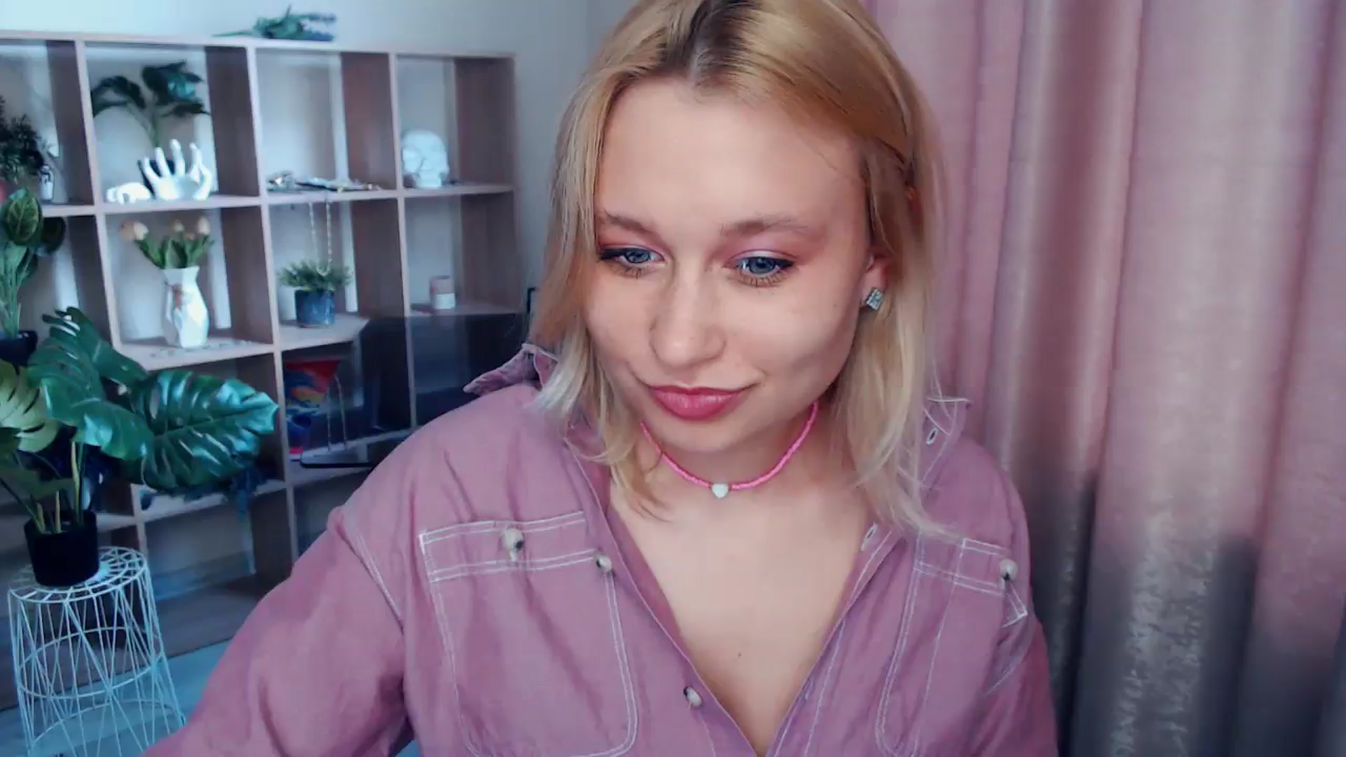 Gallery image thumbnail from Kukla_kolduna's myfreecams stream on, 05/17/2025, 15:15 image 11 of 20