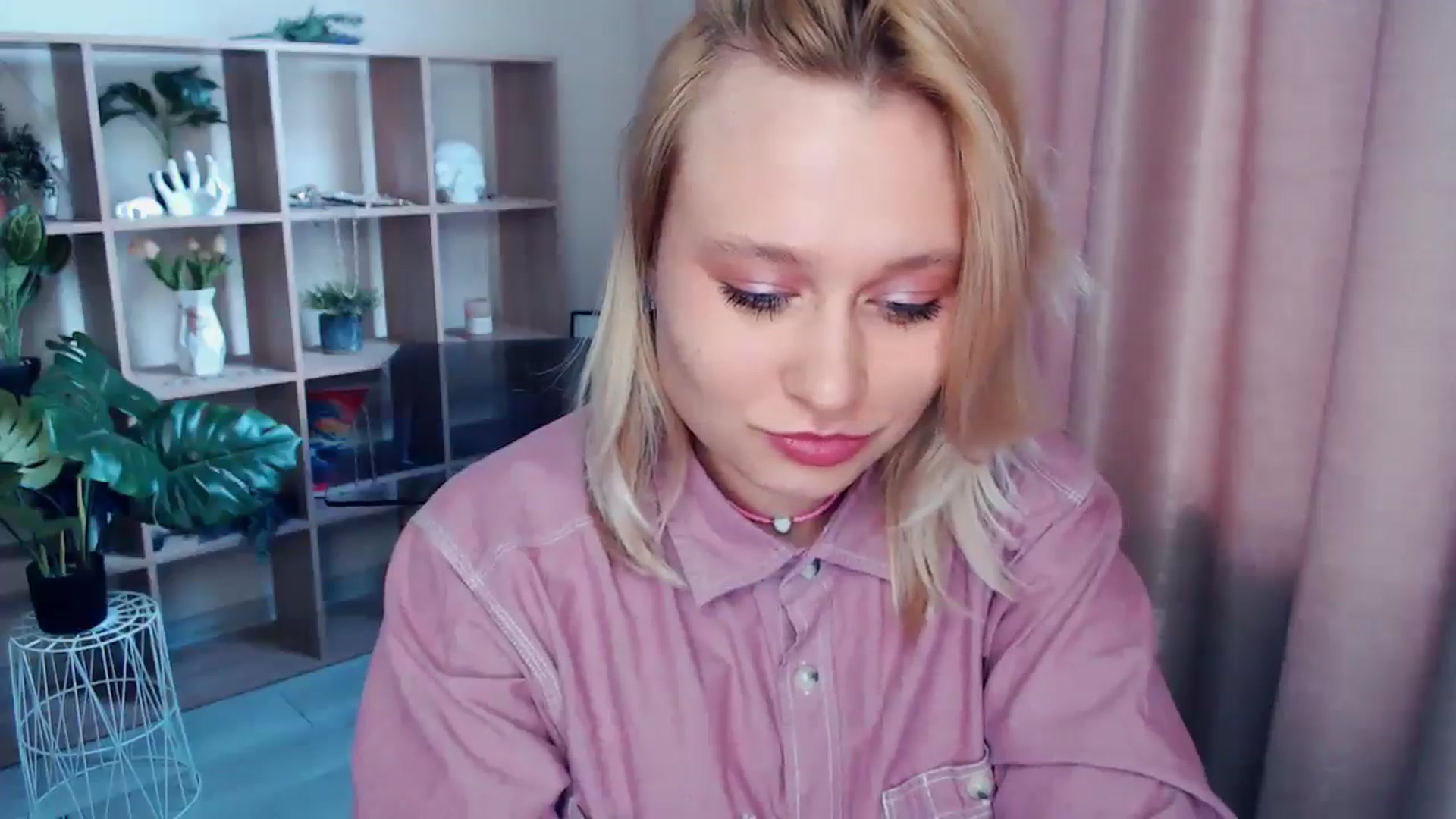 Gallery image thumbnail from Kukla_kolduna's myfreecams stream on, 05/17/2025, 15:15 image 8 of 20