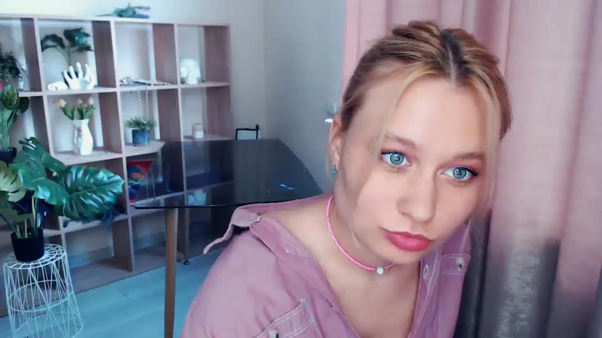 Gallery image thumbnail from Kukla_kolduna's myfreecams stream on, 05/17/2025, 15:15 image 17 of 20