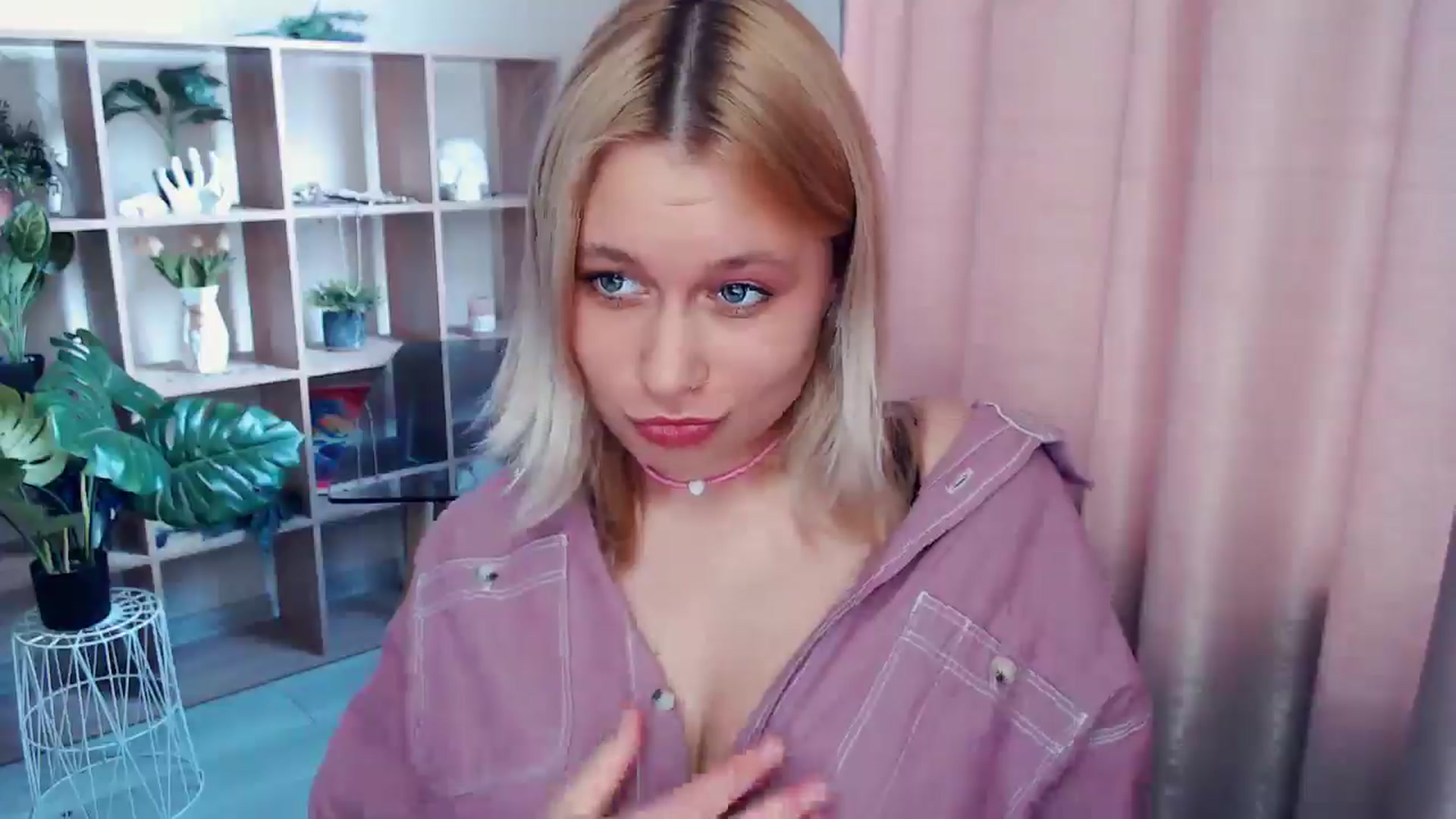 Gallery image thumbnail from Kukla_kolduna's myfreecams stream on, 05/17/2025, 15:52 image 10 of 20