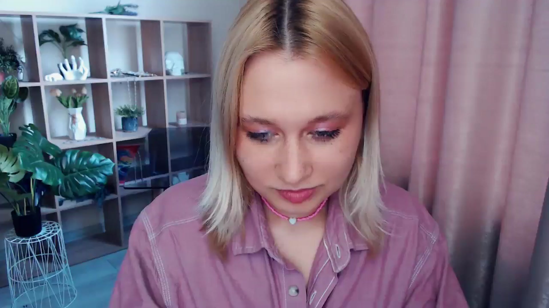 Gallery image thumbnail from Kukla_kolduna's myfreecams stream on, 05/17/2025, 15:52 image 16 of 20