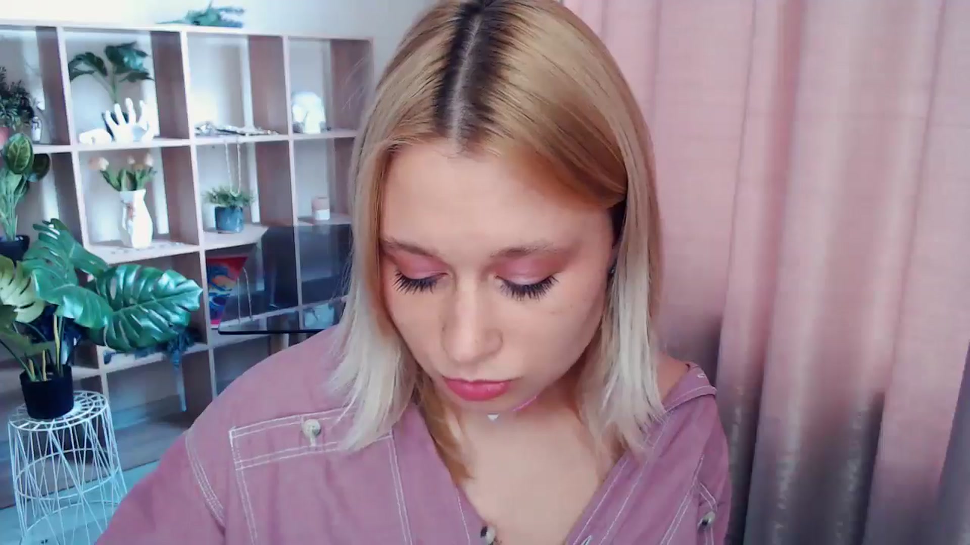 Gallery image thumbnail from Kukla_kolduna's myfreecams stream on, 05/17/2025, 15:52 image 8 of 20