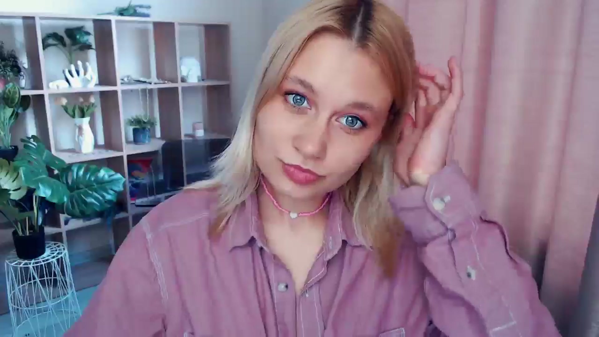 Gallery image thumbnail from Kukla_kolduna's myfreecams stream on, 05/17/2025, 15:52 image 12 of 20