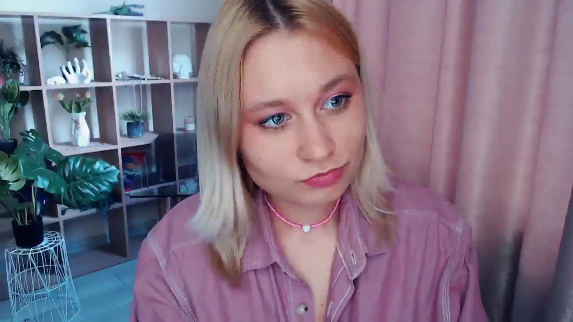 Gallery image thumbnail from Kukla_kolduna's myfreecams stream on, 05/17/2025, 15:52 image 19 of 20