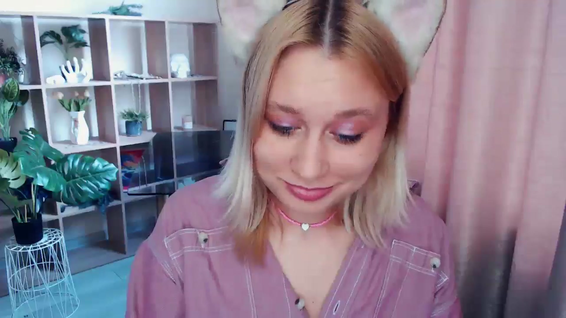 Gallery image thumbnail from Kukla_kolduna's myfreecams stream on, 05/17/2025, 15:52 image 3 of 20
