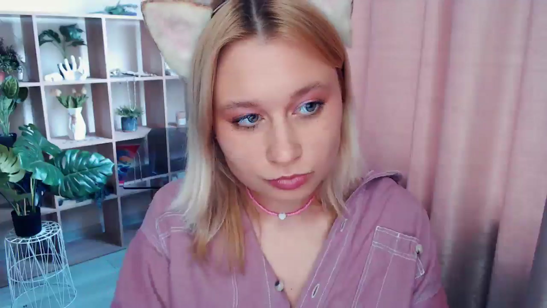 Gallery image thumbnail from Kukla_kolduna's myfreecams stream on, 05/17/2025, 15:52 image 2 of 20