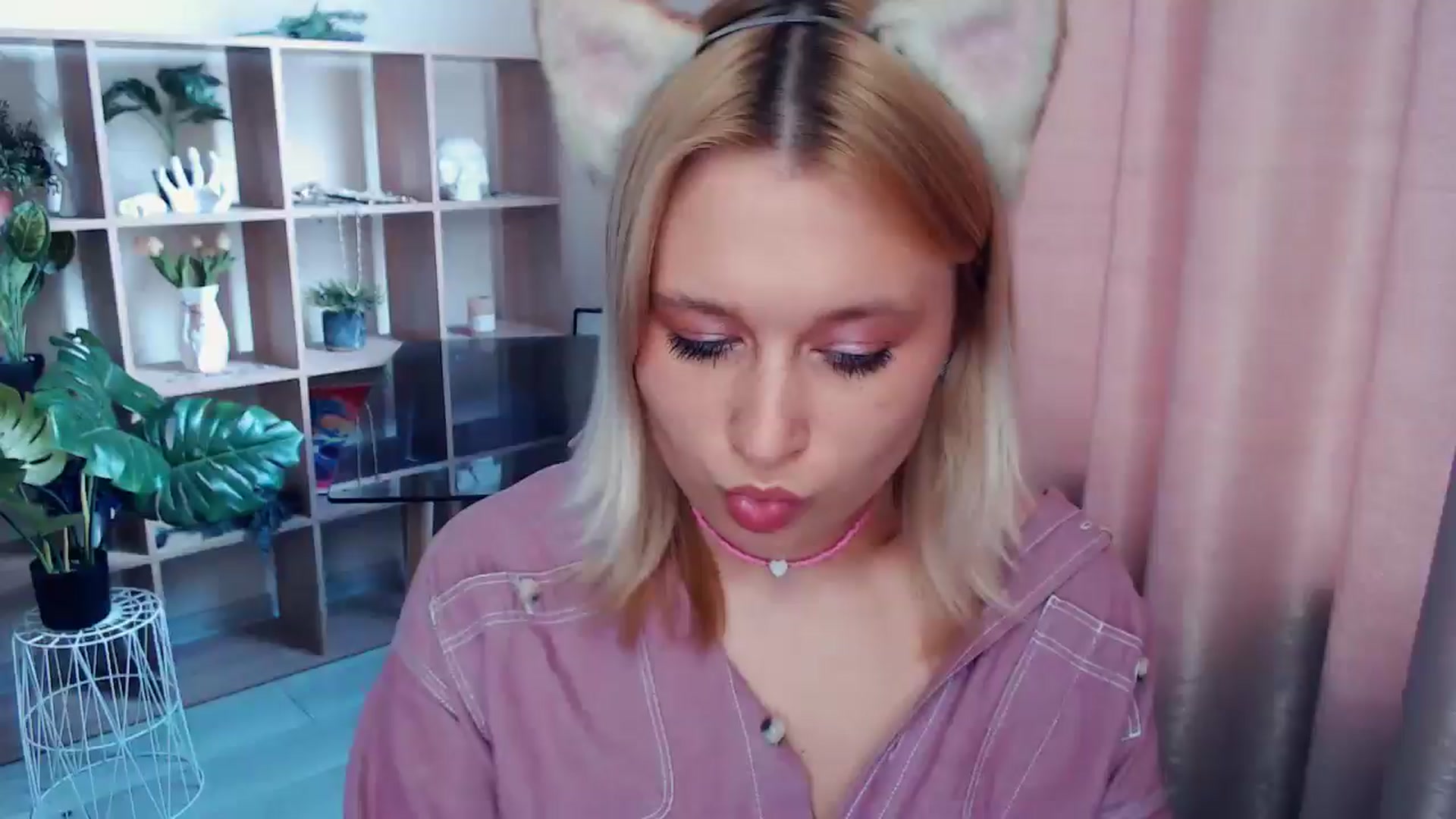 Gallery image thumbnail from Kukla_kolduna's myfreecams stream on, 05/17/2025, 15:52 image 1 of 20