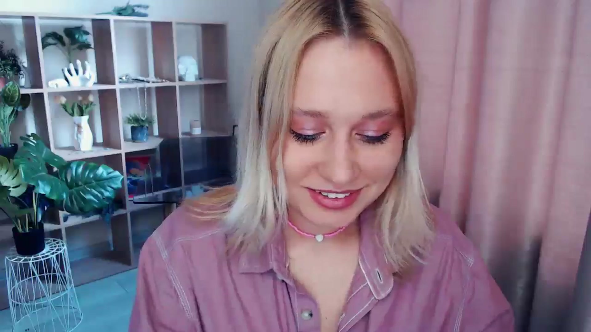 Gallery image thumbnail from Kukla_kolduna's myfreecams stream on, 05/17/2025, 15:52 image 11 of 20
