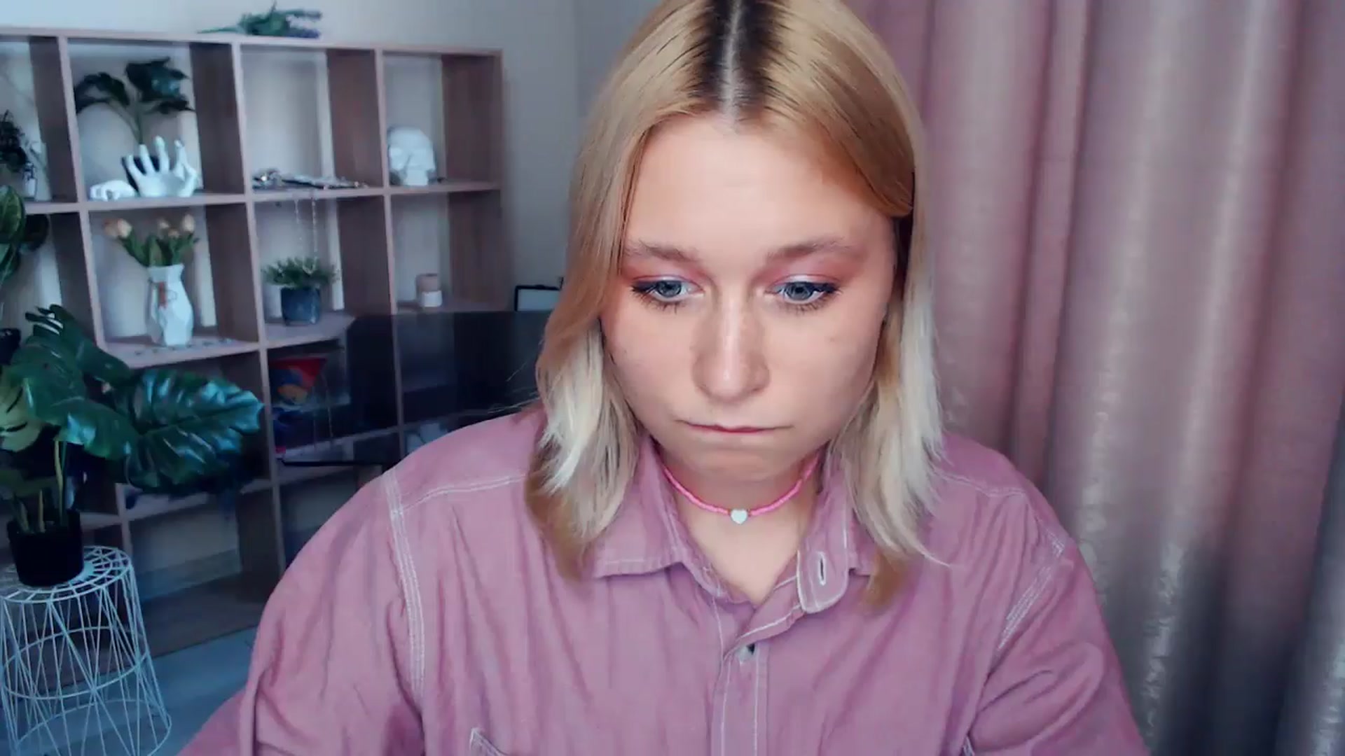 Gallery image thumbnail from Kukla_kolduna's myfreecams stream on, 05/17/2025, 17:40 image 12 of 20