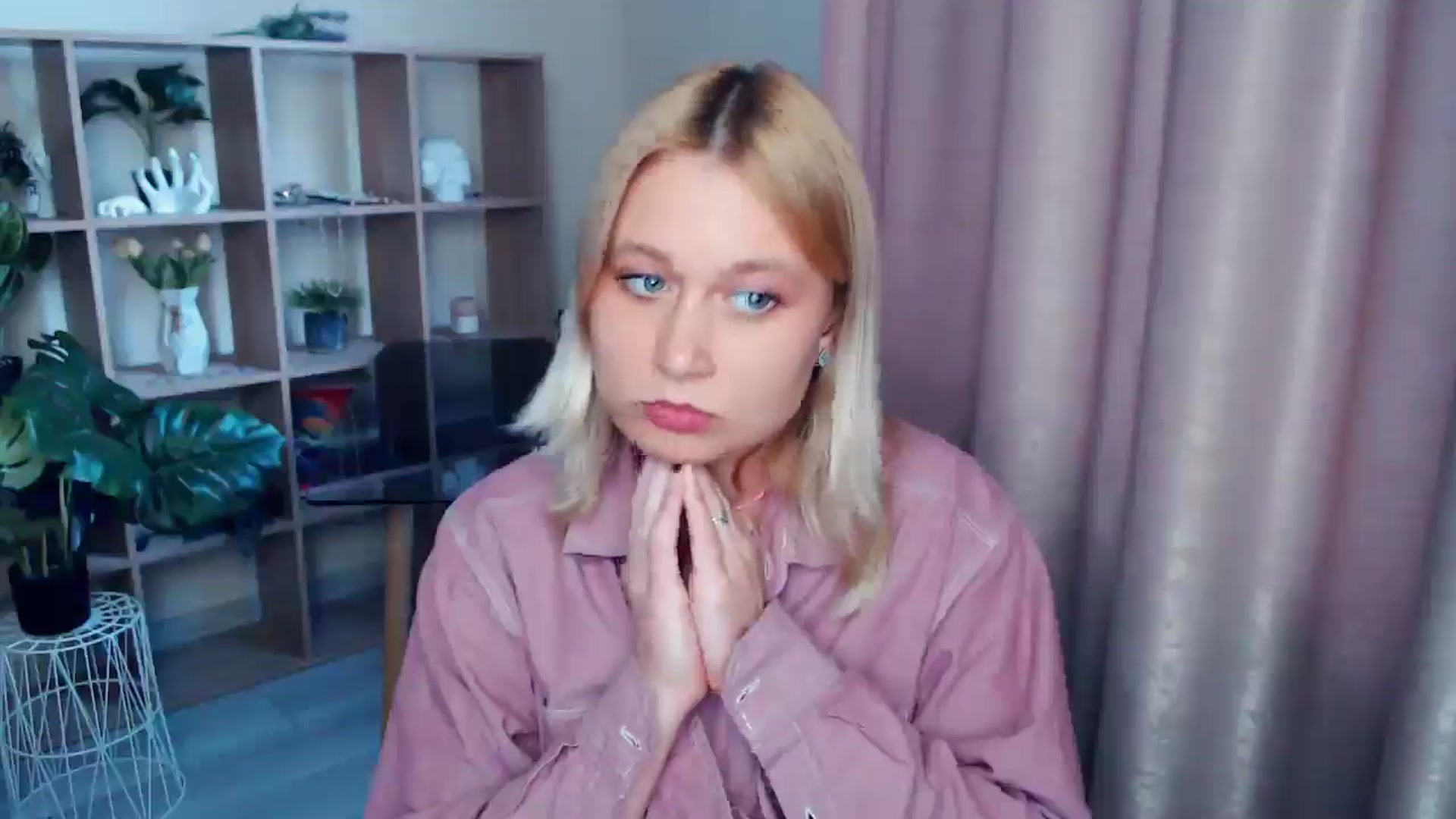 Gallery image thumbnail from Kukla_kolduna's myfreecams stream on, 05/17/2025, 17:40 image 7 of 20