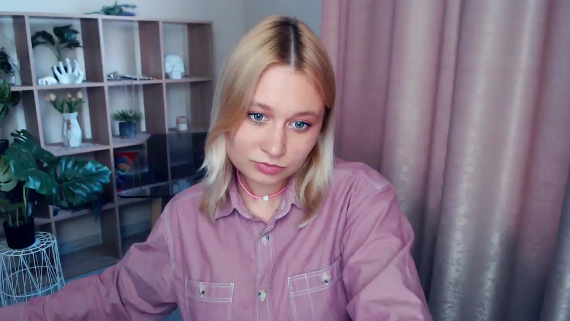 Gallery image thumbnail from Kukla_kolduna's myfreecams stream on, 05/17/2025, 17:40 image 13 of 20