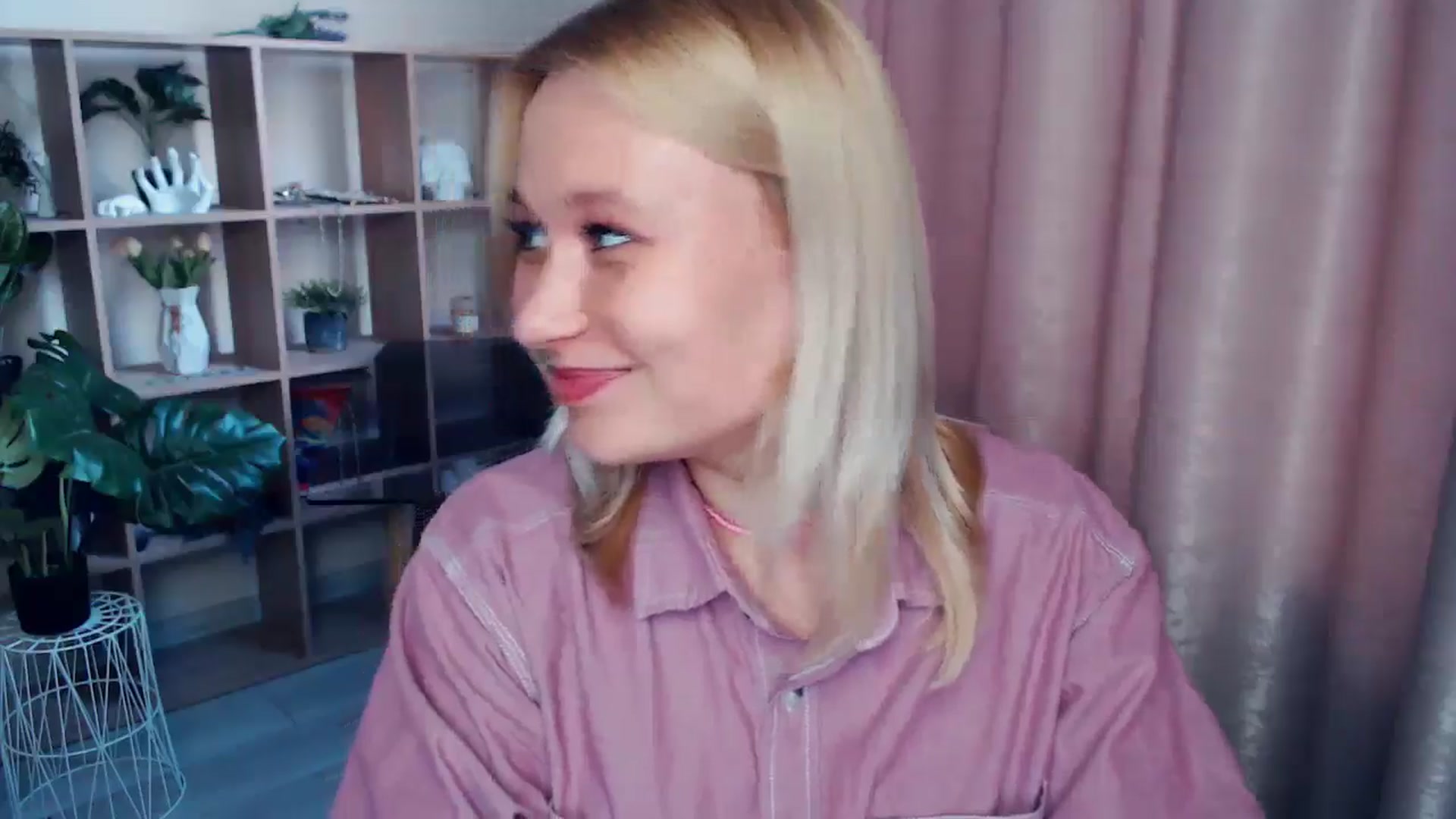 Gallery image thumbnail from Kukla_kolduna's myfreecams stream on, 05/17/2025, 17:40 image 11 of 20