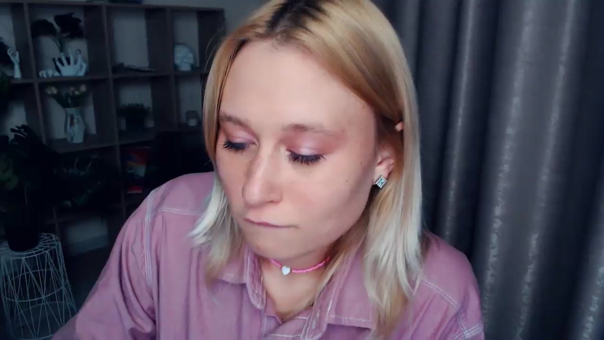 Gallery image thumbnail from Kukla_kolduna's myfreecams stream on, 05/17/2025, 18:32 image 14 of 20