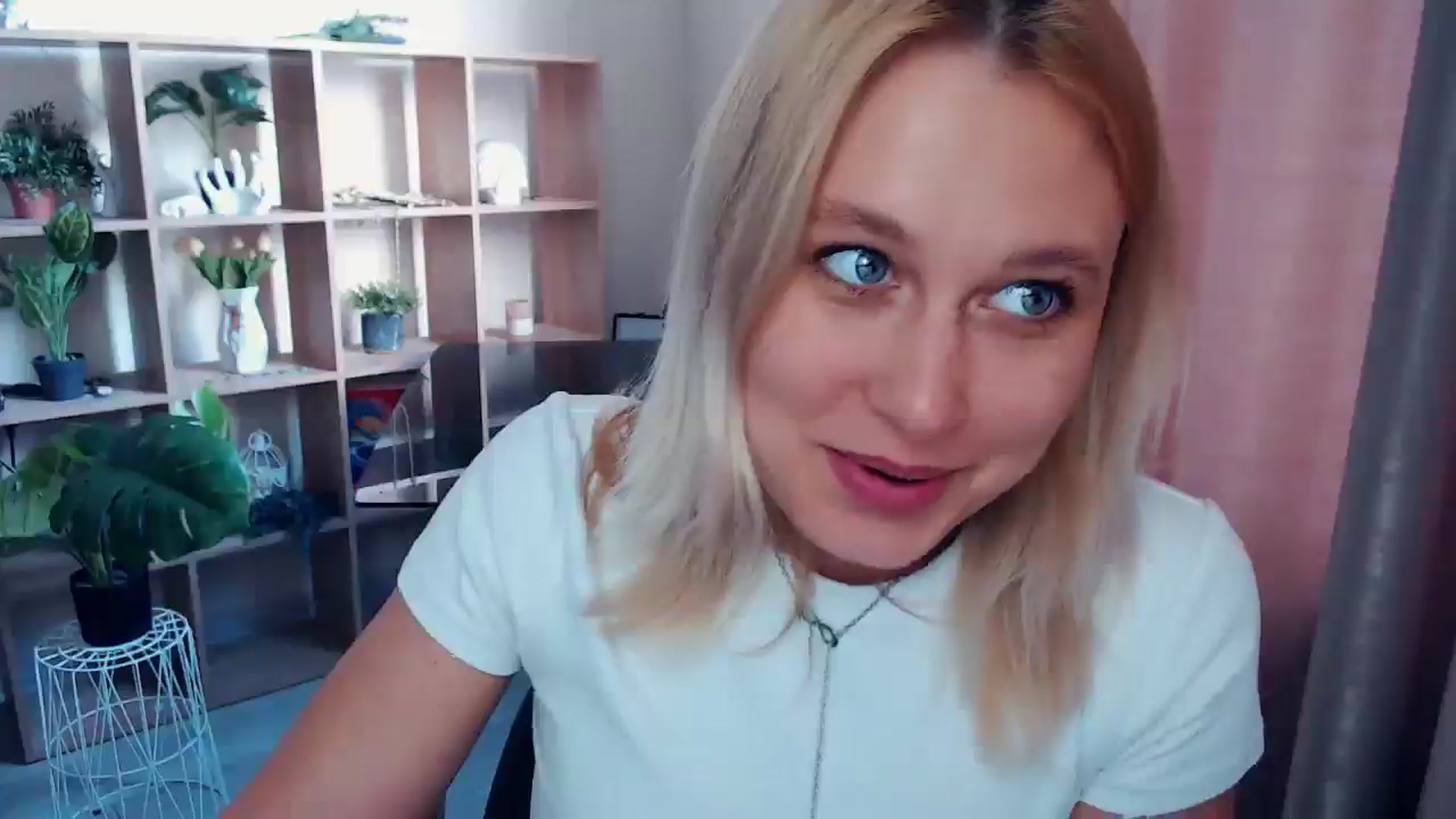 Gallery image thumbnail from Kukla_kolduna's myfreecams stream on, 05/18/2025, 18:11 image 5 of 20