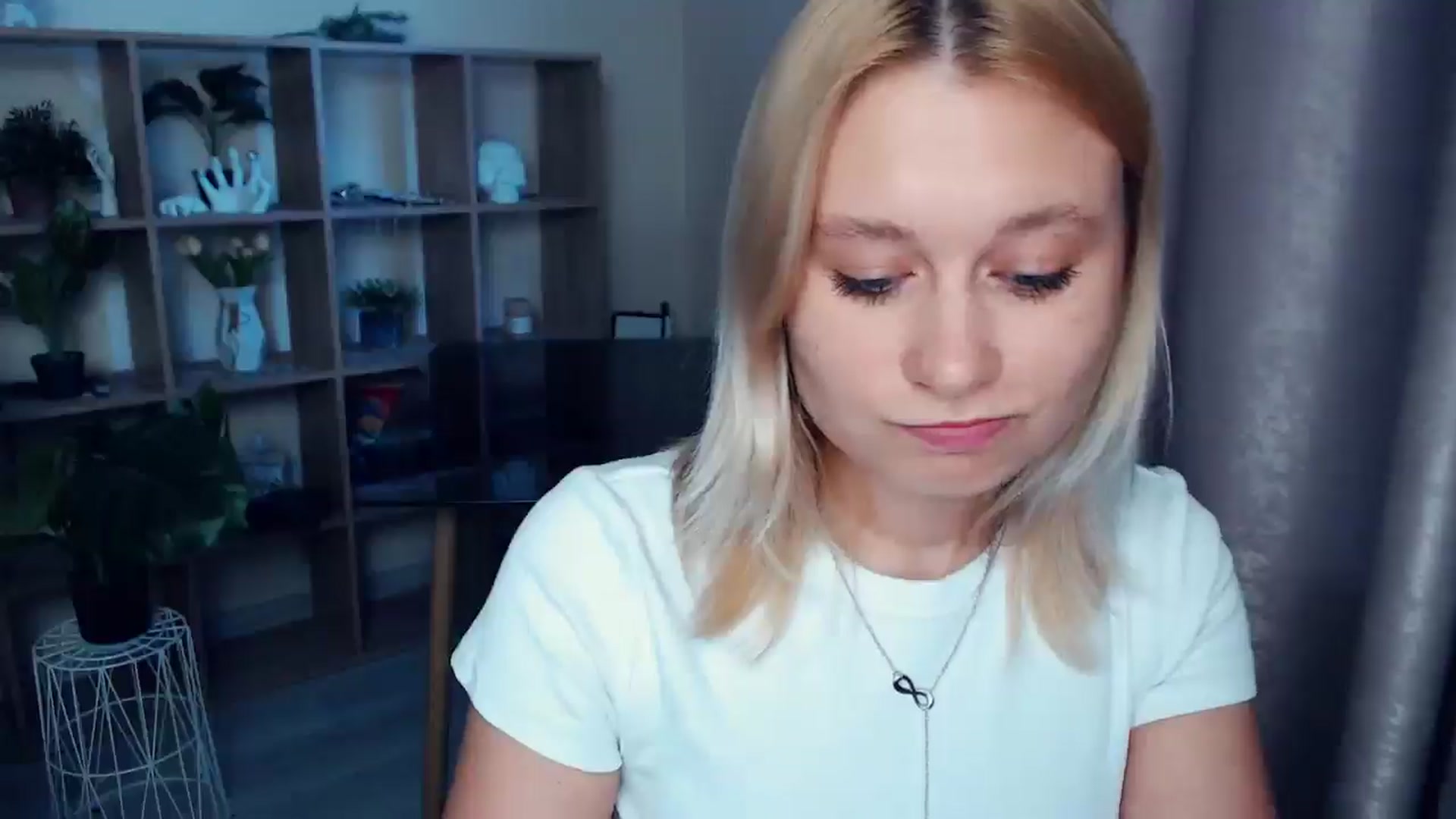 Gallery image thumbnail from Kukla_kolduna's myfreecams stream on, 05/18/2025, 18:11 image 15 of 20
