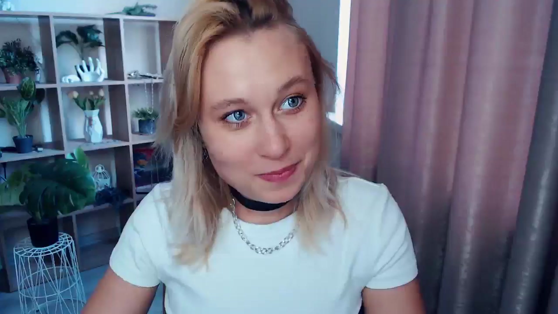 Gallery image thumbnail from Kukla_kolduna's myfreecams stream on, 05/18/2025, 18:11 image 10 of 20