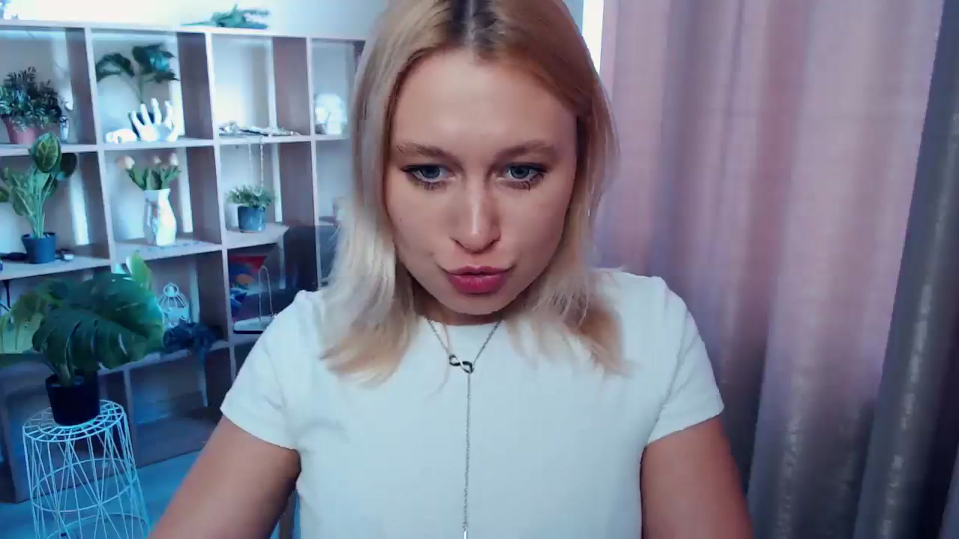 Gallery image thumbnail from Kukla_kolduna's myfreecams stream on, 05/18/2025, 18:11 image 3 of 20